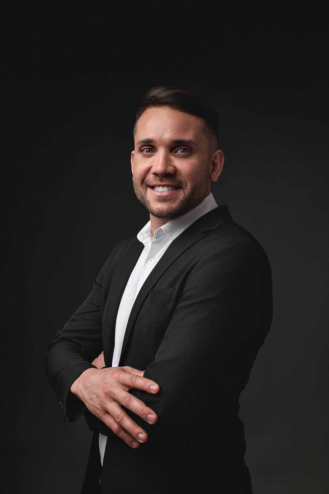 Jackson Alves em ambiente de trabalho